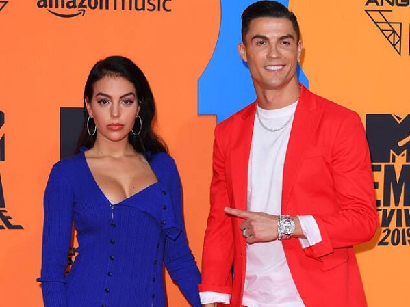 Thảm đỏ MTV EMAs 2019: Loạt sao mặc như không, khoe thân bỏng mắt vẫn lu mờ trước bạn gái sexy của Ronaldo