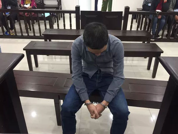 Kẻ đầu độc chết 2 con nhỏ vì không cùng huyết thống được vợ xin giảm án
