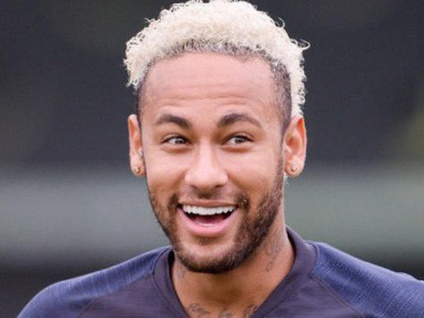 Neymar được 'tha bổng' vụ đấm CĐV