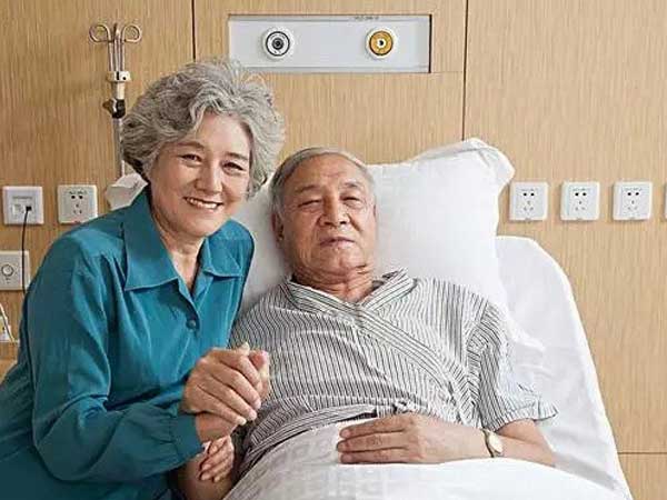 Vợ mắc ung thư vú 28 năm, chồng ung thư trực tràng 22 năm vẫn sống khỏe nhờ 3 bí quyết 'tự cứu nhau' ngàn người khâm phục