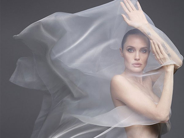Angelina Jolie đẹp nín thở với bộ ảnh nude 100% ở tuổi 44