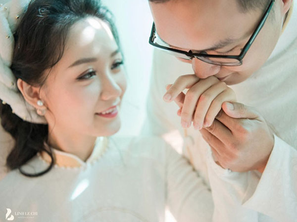 Trọn bộ ảnh cận mặt chú rể điển trai của BTV Thời sự VTV Thu Hà