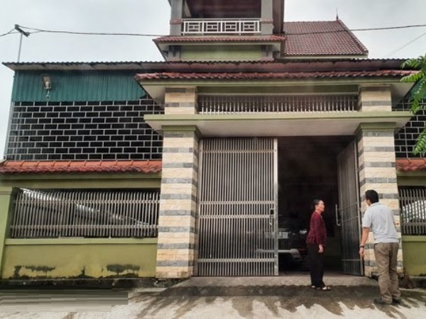 Cơ ngơi bề thế của cặp vợ chồng đưa người đi lao động 'chui'