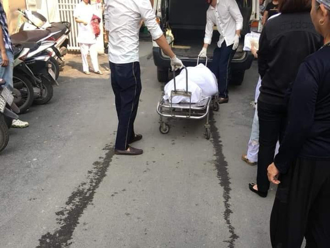 Người phụ nữ nghi mang bầu 5 tháng tử vong trong tình trạng lõa thể