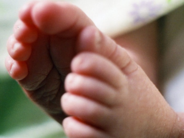 Chưa chồng mà chửa, người mẹ nhẫn tâm quấn chăn giấu con mới sinh vào trong máy giặt