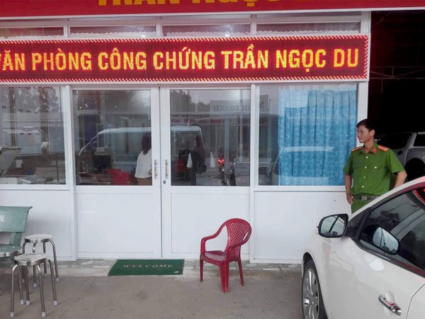 Bắn gục chủ nợ tại phòng công chứng