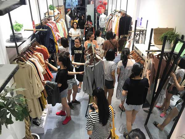 Cuối năm, hàng giảm giá tràn lan: Liệu có đúng giá trị thực?