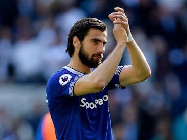 Mùa giải chưa khép lại với Andre Gomes