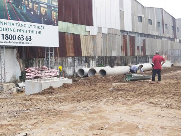 Phát hiện thi thể bé sơ sinh bị vùi trong đống đất ở TP HCM