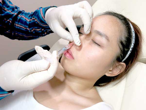 Ngày càng nhiều ca mù mắt và biến chứng kinh hoàng do làm đẹp bằng filler giá rẻ