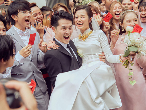 'Loá mắt' với sính lễ toàn vàng ròng trong lễ rước dâu Đông Nhi - Ông Cao Thắng