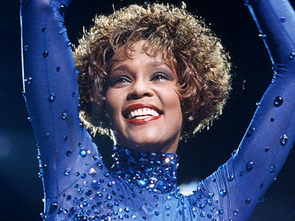 Chấn động: Bạn thân lâu năm xác nhận nữ diva huyền thoại Whitney Houston là người đồng tính
