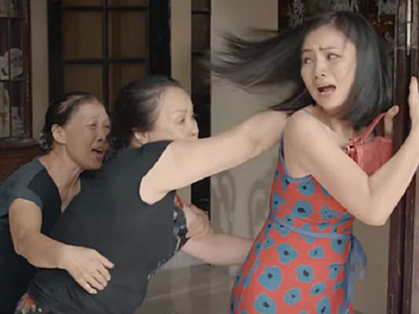 Hoa hồng trong ngực trái: Nhân vật gây bức xúc hơn cả Thái, phút trước còn ngọt nhạt dỗ dành, phút sau đã 'lật mặt' đập bàn chửi bới