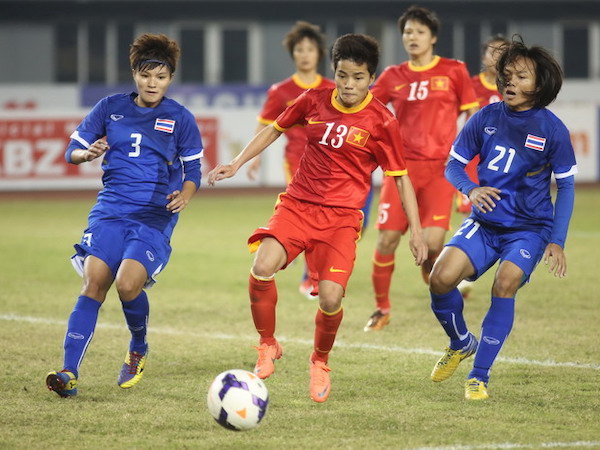 Tuyển nữ Thái Lan giật giải tại AFF Awards gây tranh cãi