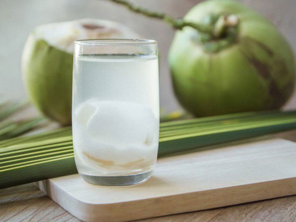Uống nước dừa rất tốt cho sức khỏe nhưng nếu thuộc 6 nhóm người sau thì bạn tốt nhất nên 'nhịn miệng'