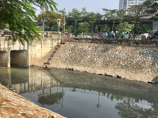 Chính thức tháo dỡ khu thí điểm làm sạch trên sông Tô Lịch