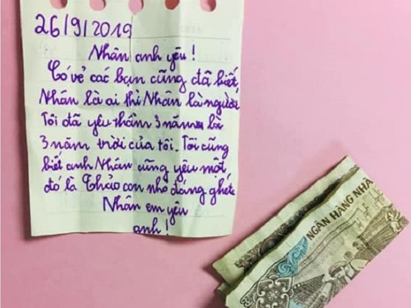 Thư tình của học sinh tiểu học khiến phụ huynh choáng váng, nhưng vật phẩm đính kèm thư tay mới bất ngờ