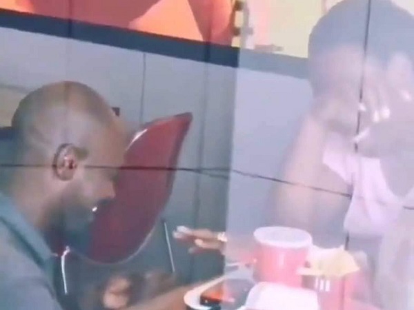 Bị chê nghèo khi cầu hôn bạn gái trong KFC, cặp đôi bất ngờ nhận được một loạt quà hạng sang của các thương hiệu lớn