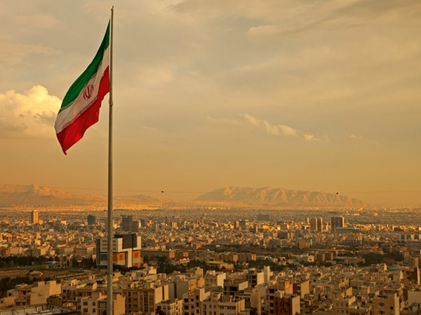 Iran phát hiện mỏ dầu có trữ lượng 53 tỷ thùng