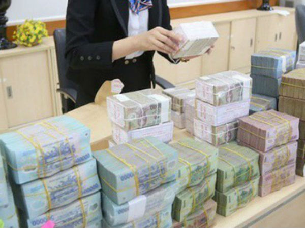 Hàng loạt ngân hàng bất ngờ giảm lãi suất tiền gửi