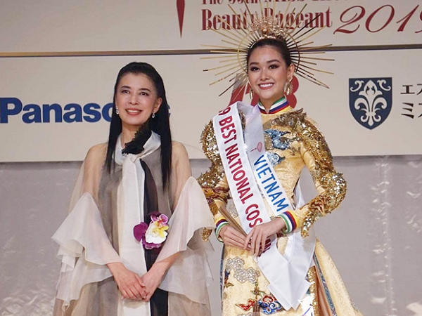 Chung kết Hoa hậu Quốc tế 2019: Gặp sự cố trước giờ G, Tường San vẫn thắng giải Quốc phục đẹp nhất