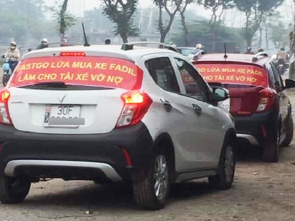 Tài xế xuống đường diễu hành 'tố' Fastgo lừa mua xe đến vỡ nợ