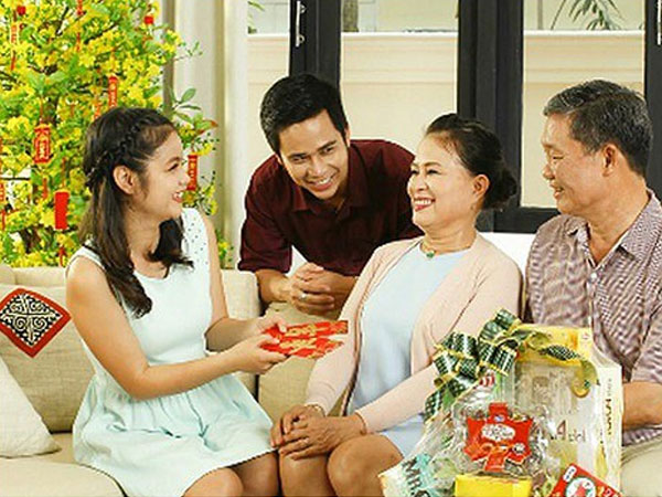 Chưa đến Tết đã bị vợ bóng gió gây áp lực không về quê nội