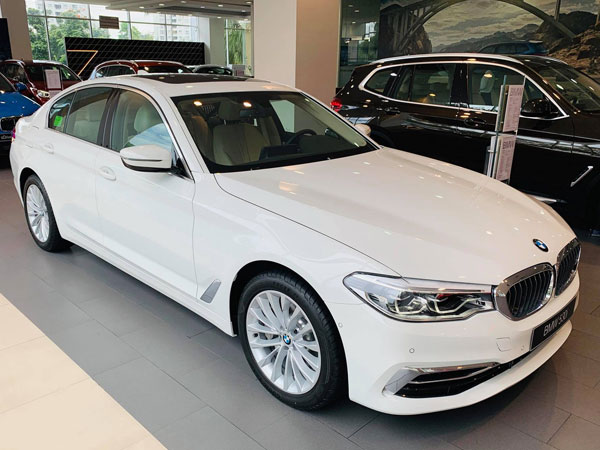 BMW giảm giá sốc, cao nhất 330 triệu đồng