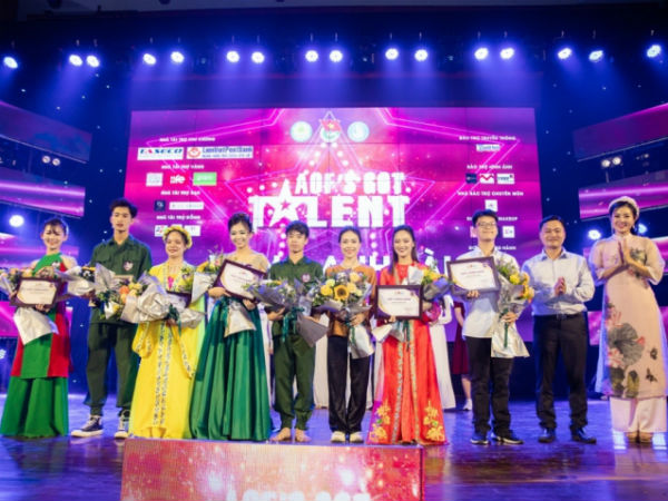 Cô sinh viên năm nhất Đặng Bảo Trân xuất sắc đăng quang ngôi vị quán quân AOF’S Got Talent 2019