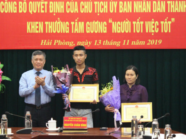 Khen thưởng đặc biệt nữ chủ quán ăn nhặt được 3.500 USD trả khách