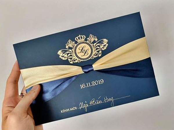 Ngô Kiến Huy khoe thiệp mời của Bảo Thy, chính thức gia nhập hội 5 nghệ sĩ đi dự đám cưới 'Công chúa bong bóng'
