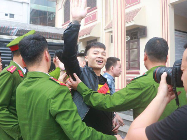 Tướng Nguyễn Hữu Cầu: Đám trẻ reo hò nơi tòa xử Khá 'Bảnh' là một thứ bất bình thường trong xã hội