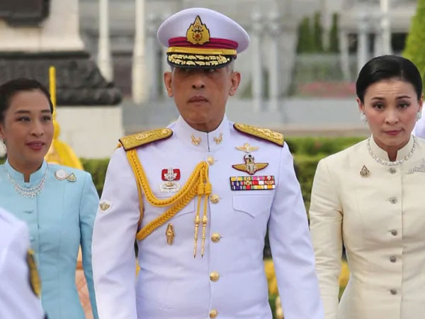 3 sĩ quan cận vệ hoàng gia được Vua Thái Lan cho phục chức