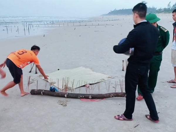 Quảng Nam: Thi thể không đầu, chết bất thường trên bờ biển