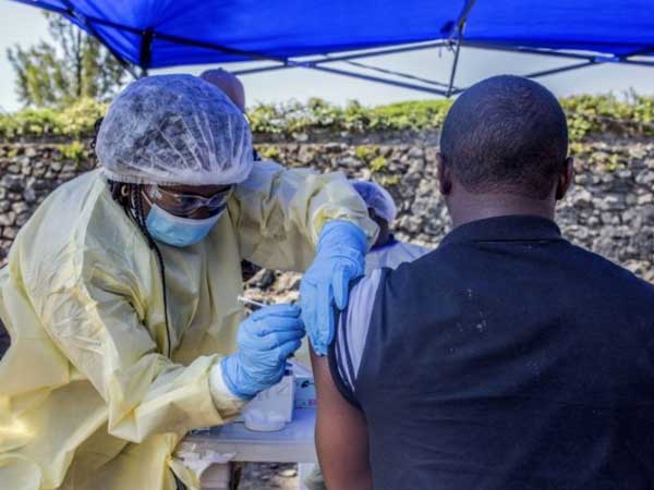 Đã sản xuất thành công vắc-xin chống Ebola
