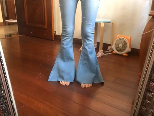 Khách mua hàng online order quần jeans ống suông lại được ship cho quần loe như chân vịt