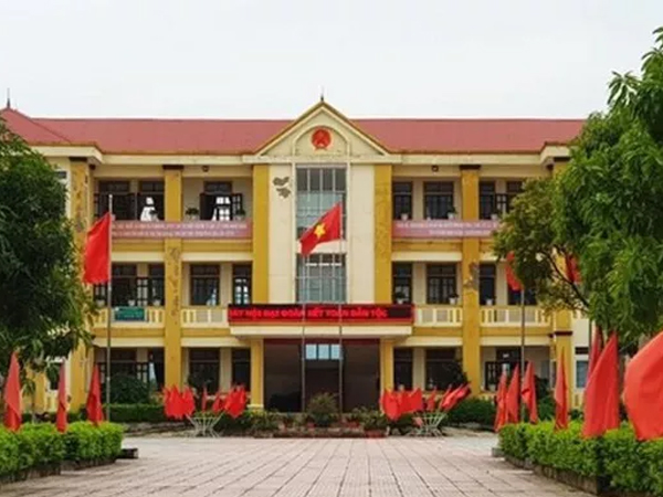 Hà Tĩnh: Vợ lừa đảo lĩnh án tù 27 năm, chồng mất chức Phó bí thư xã
