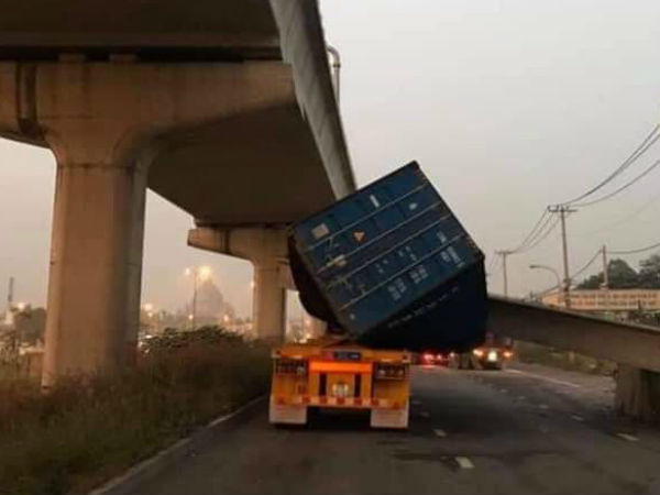 Xe container kéo sập dầm cầu bộ hành: Do độ thùng xe hay lỗi kỹ thuật thi công cầu?
