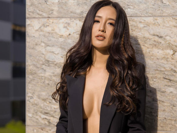 Mai Phương Thúy gây sốt vì 'thả rông' khoe vòng một