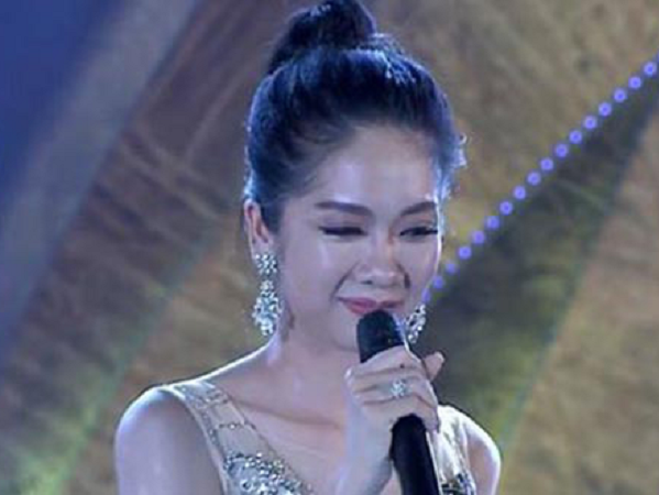 Clip người đẹp thi hoa khôi liên tục nói 'chết rồi' trong phần ứng xử