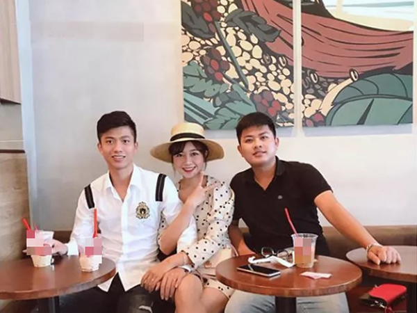 Studio Nghệ An khoe 'hợp đồng cưới xịn', vô tình xác nhận Văn Đức là cái tên tiếp theo của tuyển Việt Nam gia nhập 'hội người đã có vợ'