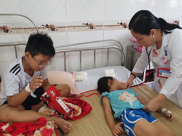 Cần Thơ: Nghi vấn mẹ đầu độc 4 con nhỏ bằng thuốc diệt cỏ