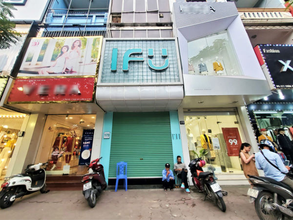 IFU đóng loạt cửa hàng giữa tâm 'bão' âm thầm tráo nhãn mác quần áo