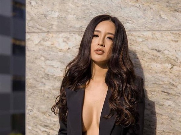 Hình ảnh sexy tới nghẹn thở của HH Mai Phương Thúy khiến cô phải 'xin rút kinh nghiệm'