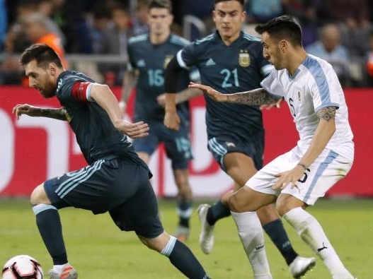 Messi ghi bàn phút cuối, Argentina hòa Uruguay