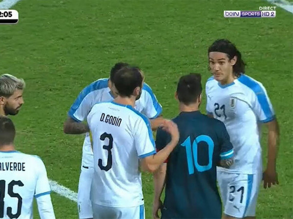 Cavani tiết lộ muốn 'solo' với Messi