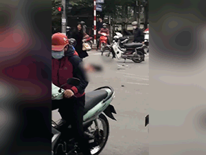 Xuất hiện clip ghi cảnh một người phụ nữ hoảng loạn tại hiện trường, nghi là chủ xe Mercedes GLC 250 bốc cháy