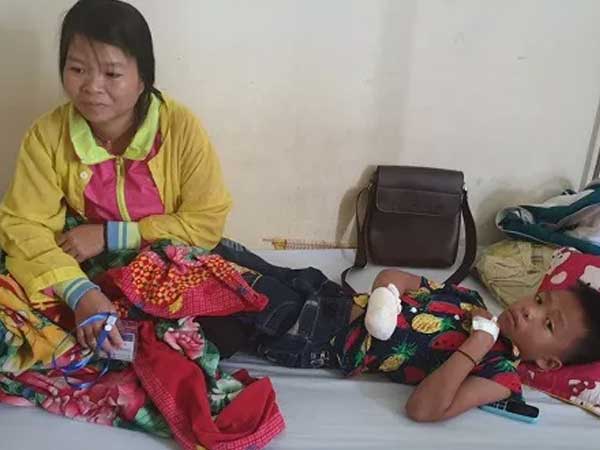 Thanh Hóa: Nổ đèn pin khi sạc, bé trai 9 tuổi bị nát bàn tay