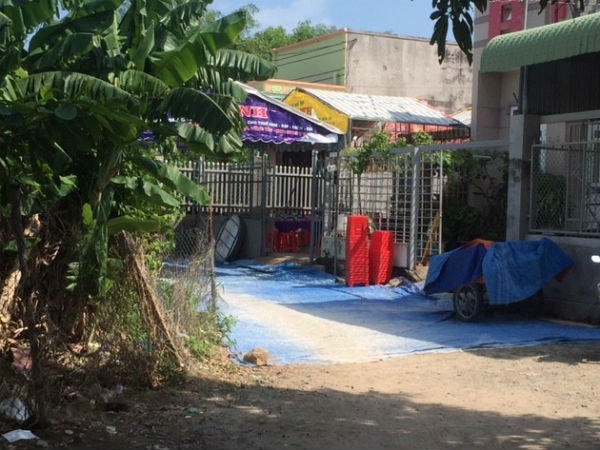 Nghi can cắt cổ anh trai tử vong rồi bỏ trốn ra đầu thú