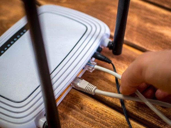 'Câu trộm' Wifi, 2 cha con bị hàng xóm sát hại